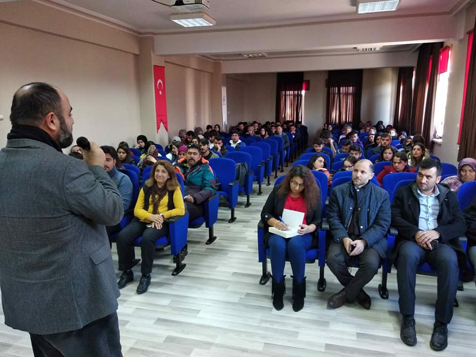 İlahiyatçı Yazar Ahmet Bulut Hocamız Yüksekokul Öğrencilerimize Konferans Verdi.